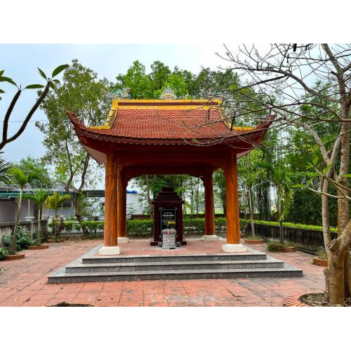 Nhà Bia Tưởng Niệm Nữ Sĩ Hồ Xuân Hương, Xã Quỳnh Đôi