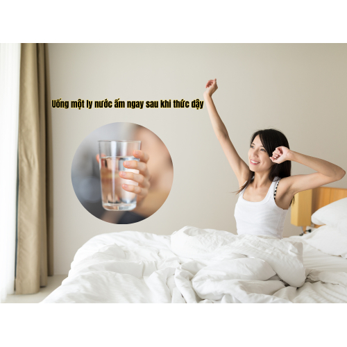 1. Uống một ly nước ấm ngay sau khi thức dậy