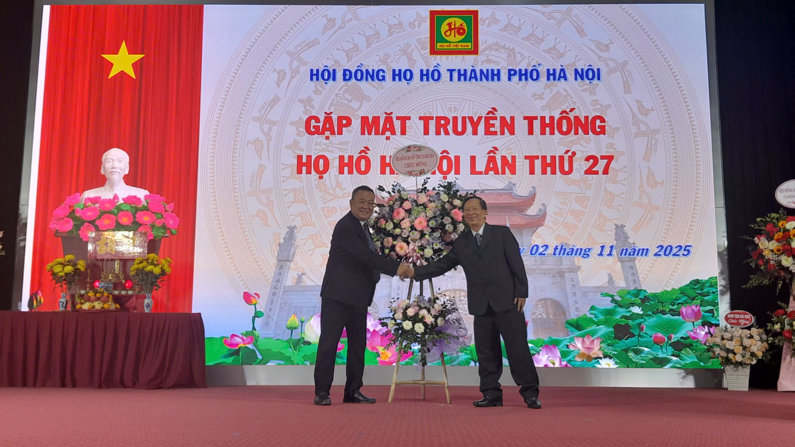 Không khí trang trọng - Nghĩa tình lan tỏa