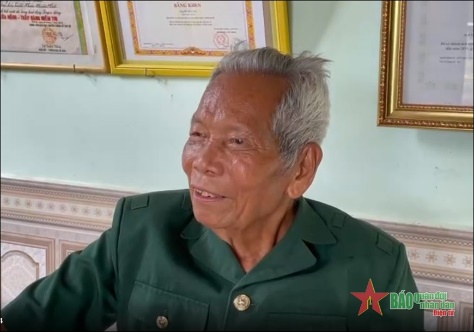 A person in a green shirt

AI-generated content may be incorrect.